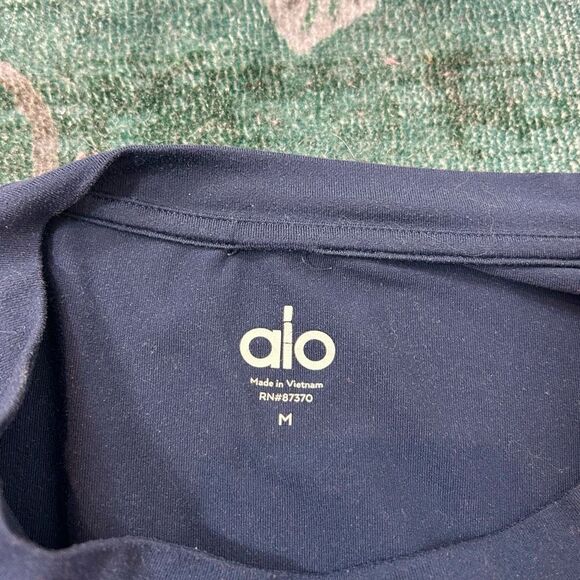 Alo Yoga T-Shirt Mens Medium Navy Blue Conquer Reform Crew Neck Short Sleeve - Picture 9 of 12